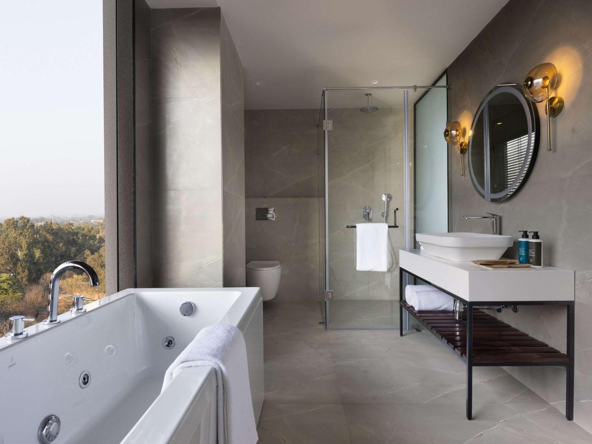 Mercure Chandigarh Tribune Chowk Екстериор снимка