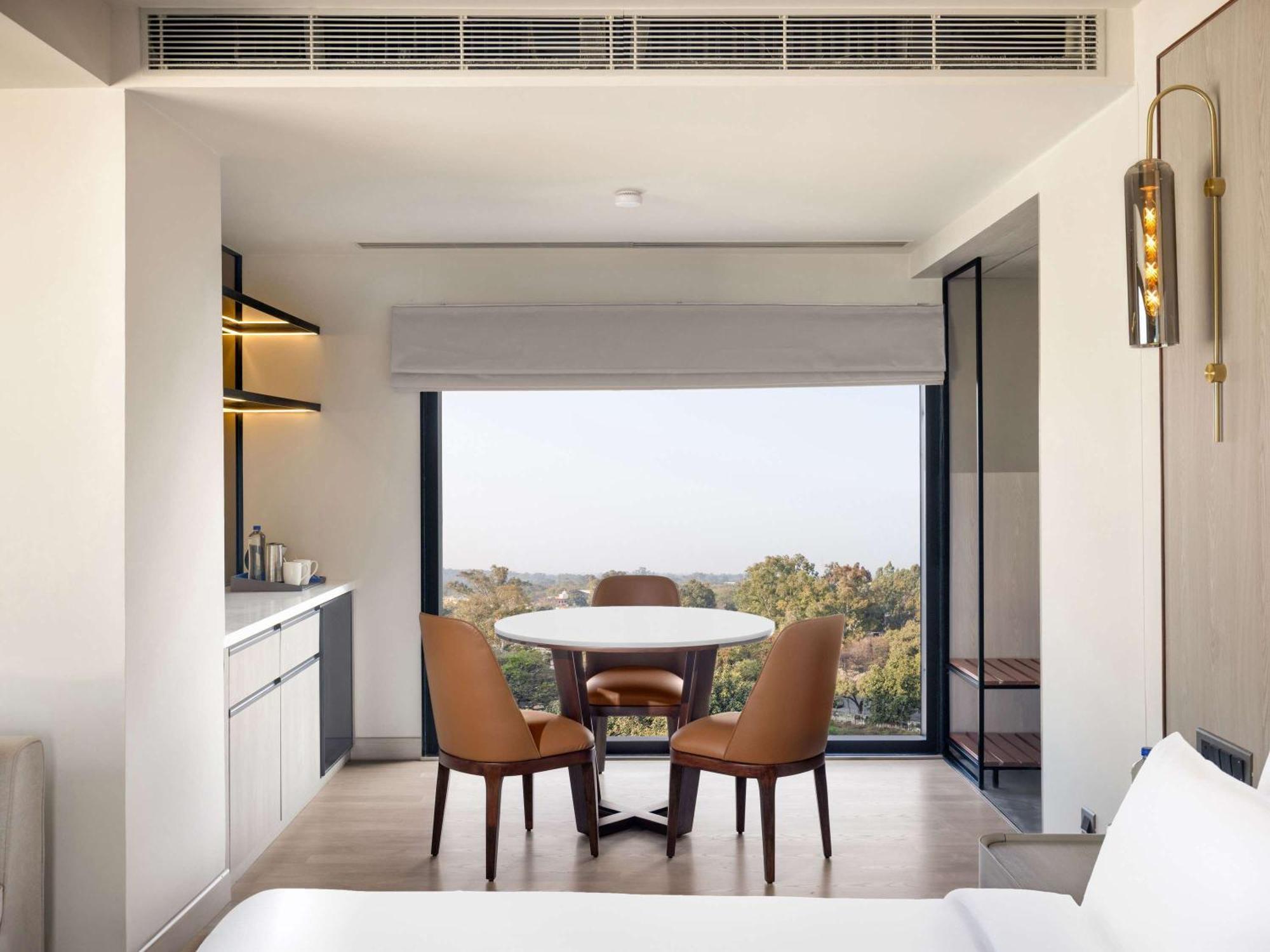 Mercure Chandigarh Tribune Chowk Екстериор снимка