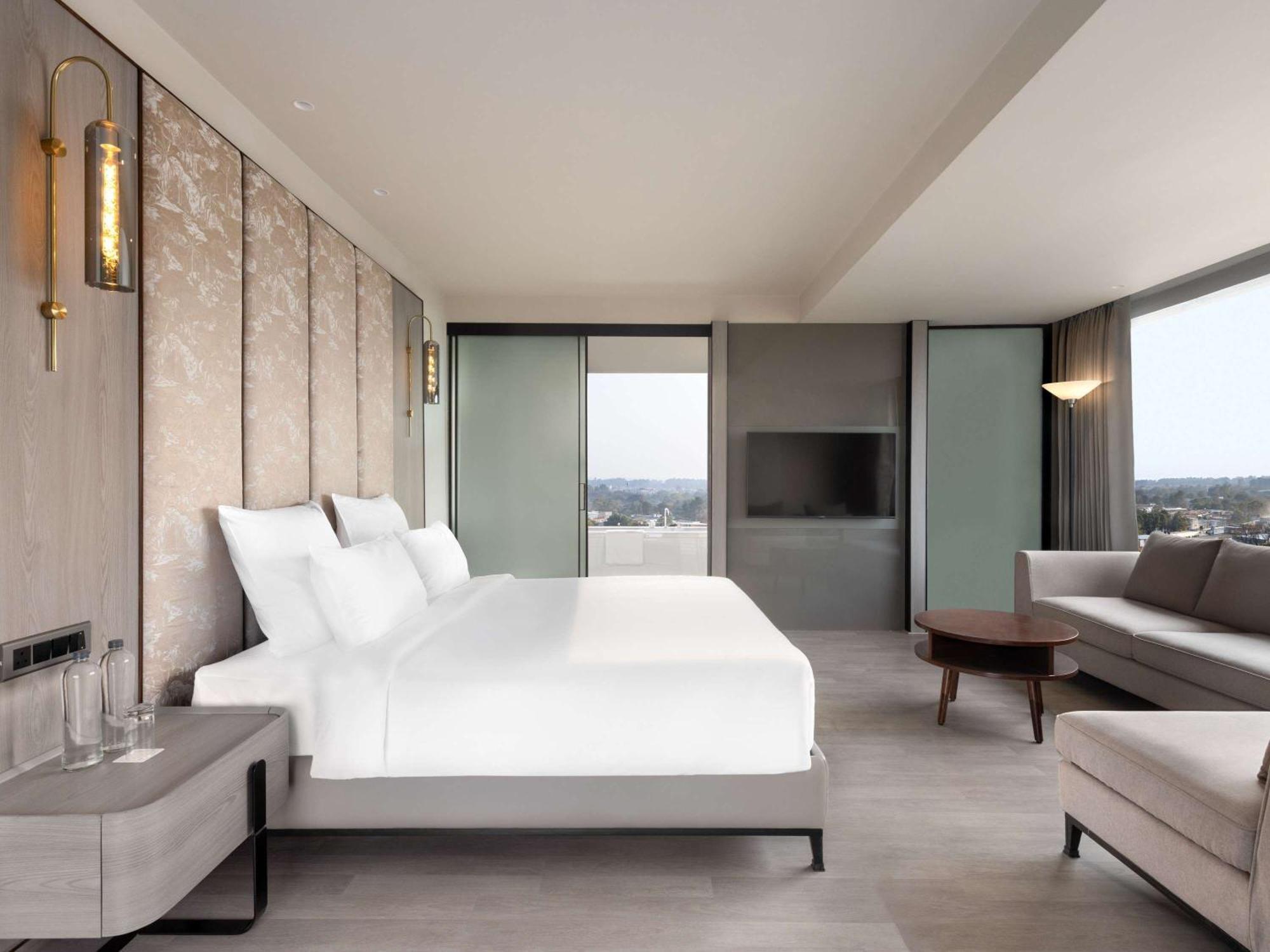 Mercure Chandigarh Tribune Chowk Екстериор снимка