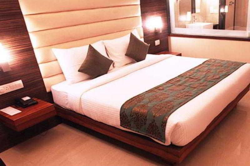 Mercure Chandigarh Tribune Chowk Екстериор снимка