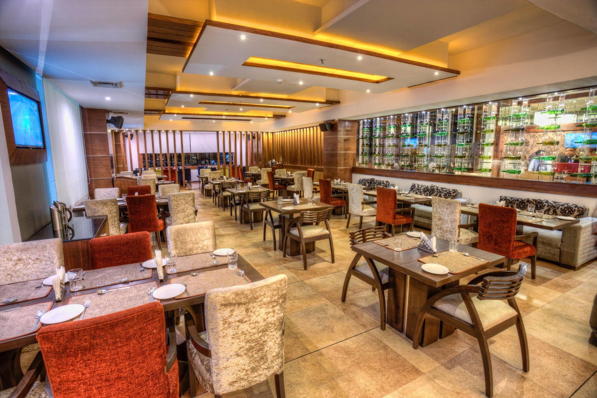 Mercure Chandigarh Tribune Chowk Екстериор снимка